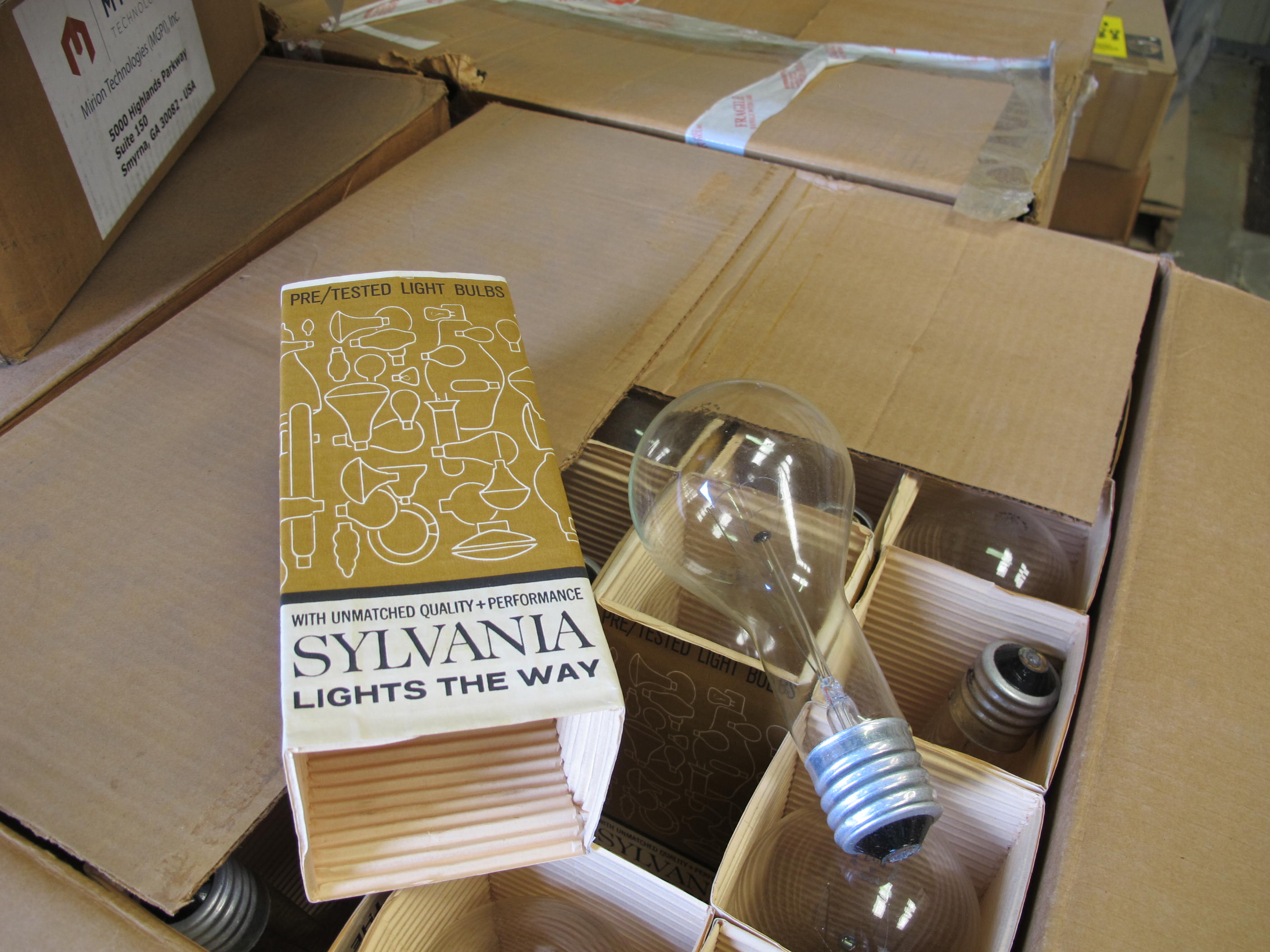 LOT (366) LAMPS, INCANDESCENT TYPE, 200 WATT, 130V ELEC RATING, PS30 BULB, MOGUL BASE (W-44) LOADING & HANDLING FEE $15-